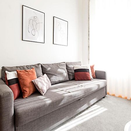 Lovelystay - Cativo Studio Downtown By Metro Station Porto Bagian luar foto