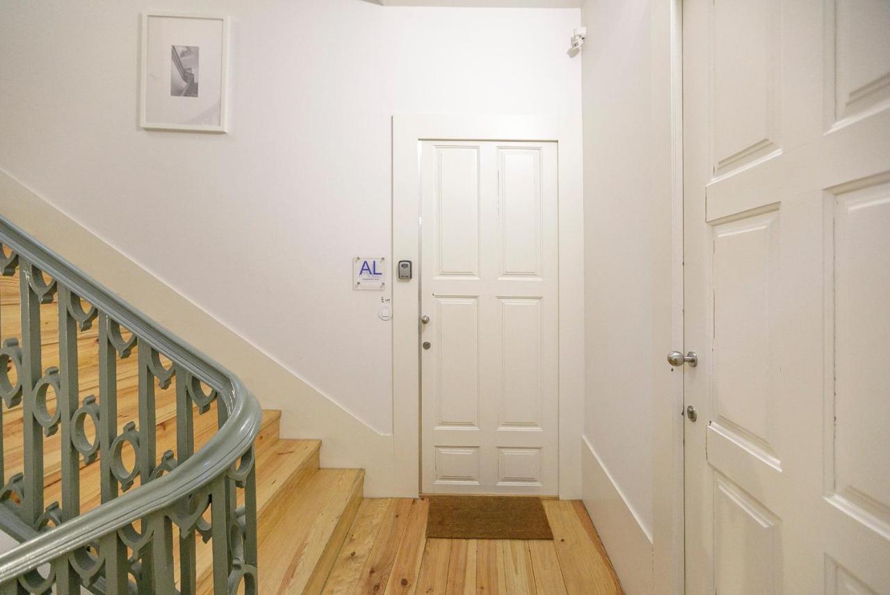Lovelystay - Cativo Studio Downtown By Metro Station Porto Bagian luar foto