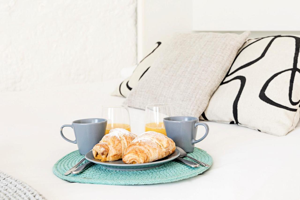 Lovelystay - Cativo Studio Downtown By Metro Station Porto Bagian luar foto