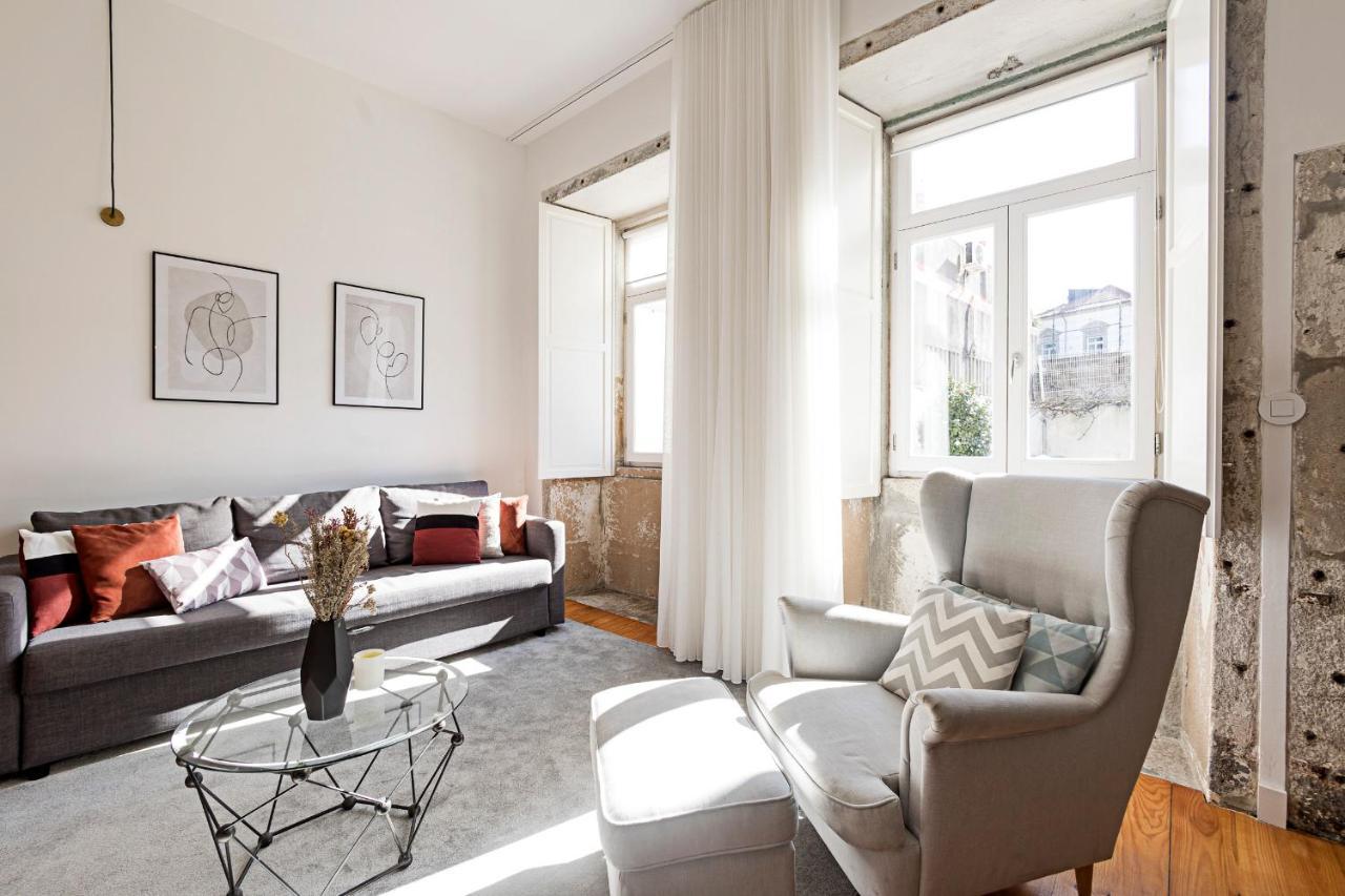 Lovelystay - Cativo Studio Downtown By Metro Station Porto Bagian luar foto