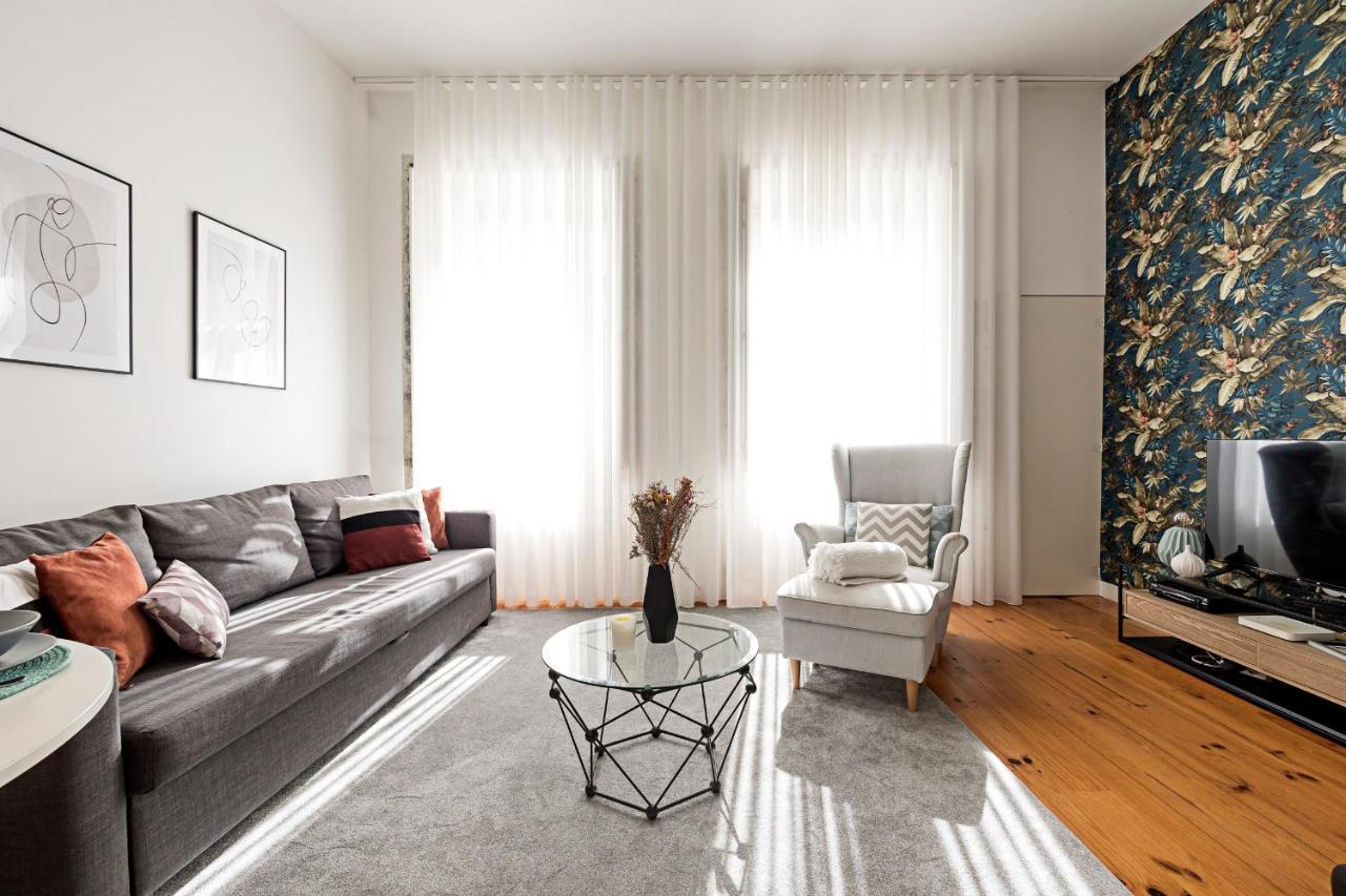 Lovelystay - Cativo Studio Downtown By Metro Station Porto Bagian luar foto