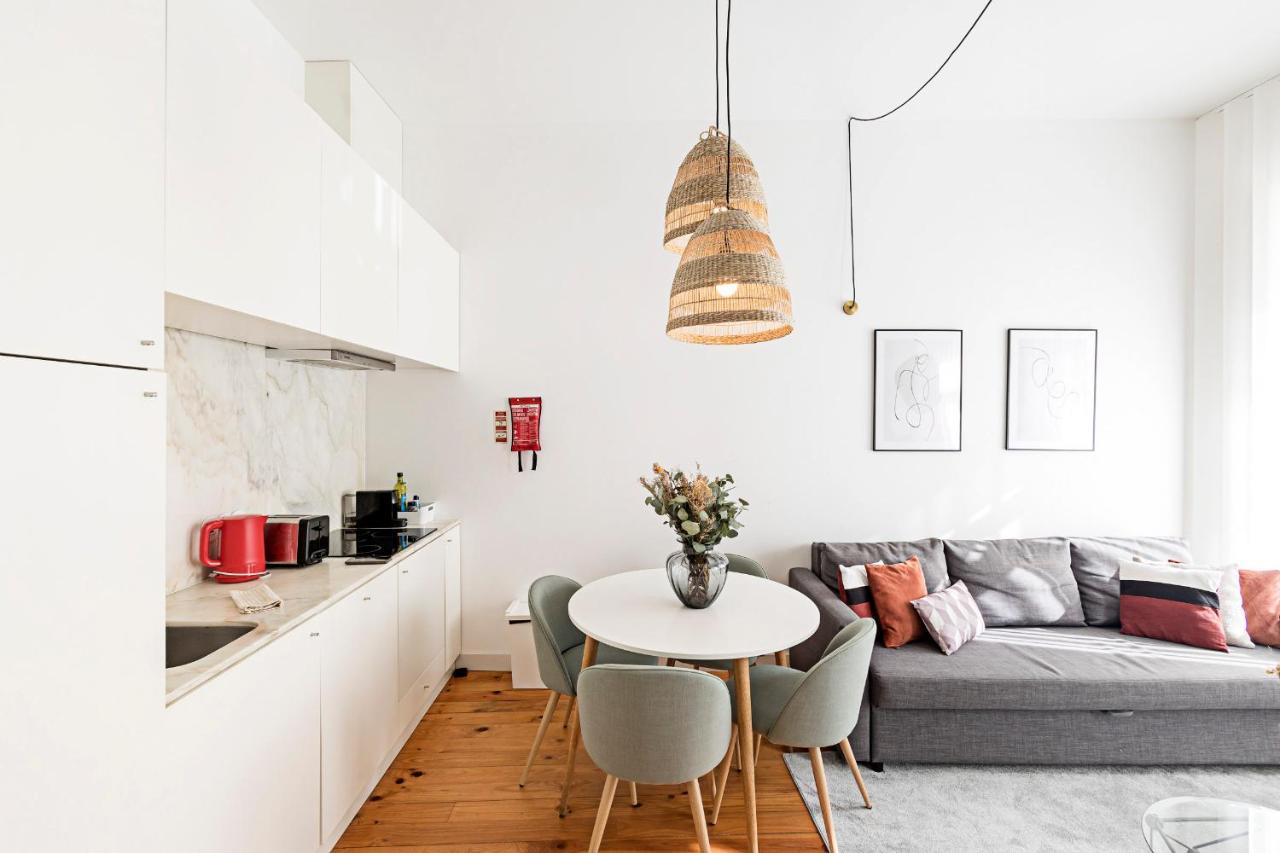 Lovelystay - Cativo Studio Downtown By Metro Station Porto Bagian luar foto