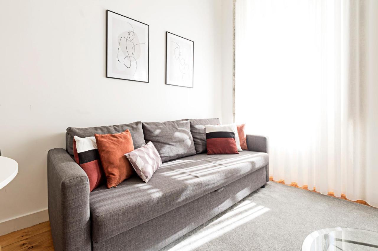 Lovelystay - Cativo Studio Downtown By Metro Station Porto Bagian luar foto