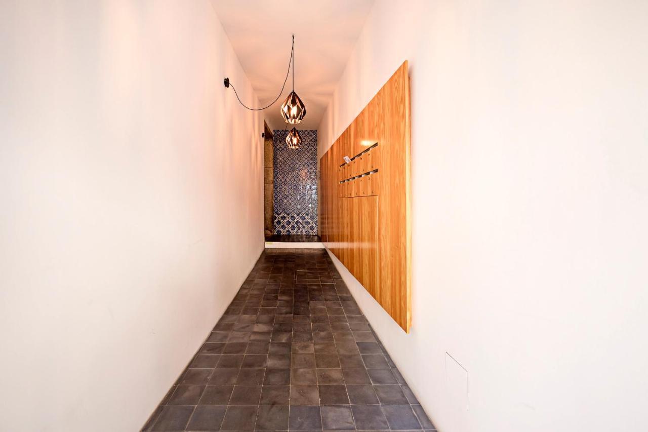 Lovelystay - Cativo Studio Downtown By Metro Station Porto Bagian luar foto