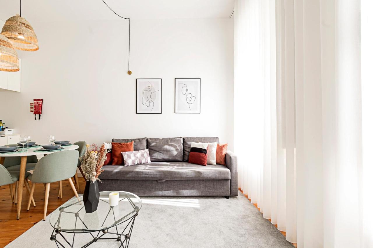 Lovelystay - Cativo Studio Downtown By Metro Station Porto Bagian luar foto