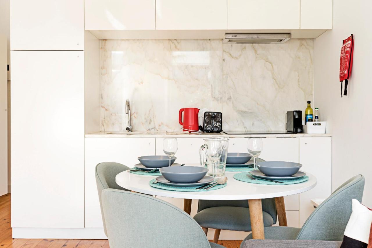 Lovelystay - Cativo Studio Downtown By Metro Station Porto Bagian luar foto