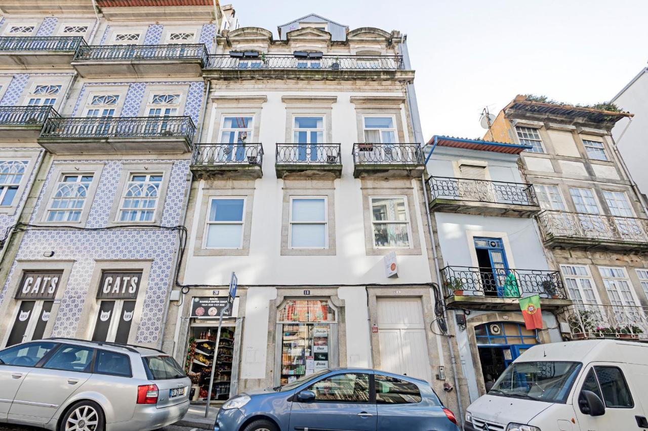 Lovelystay - Cativo Studio Downtown By Metro Station Porto Bagian luar foto