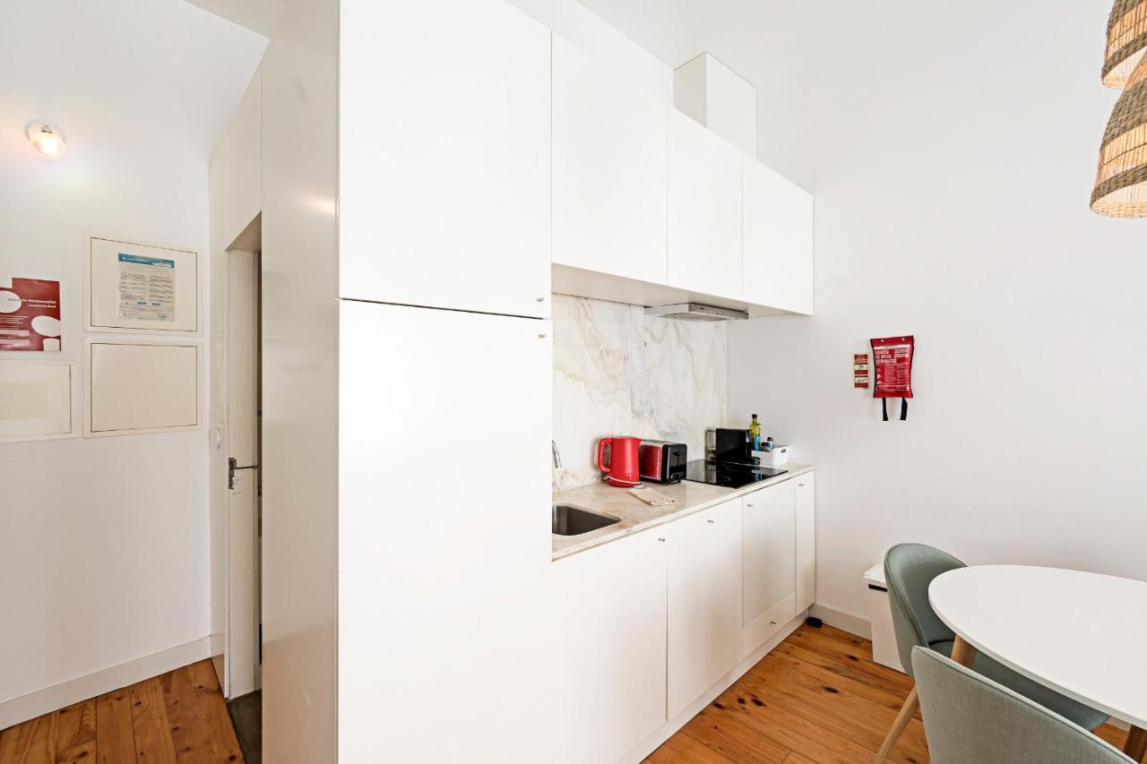 Lovelystay - Cativo Studio Downtown By Metro Station Porto Bagian luar foto
