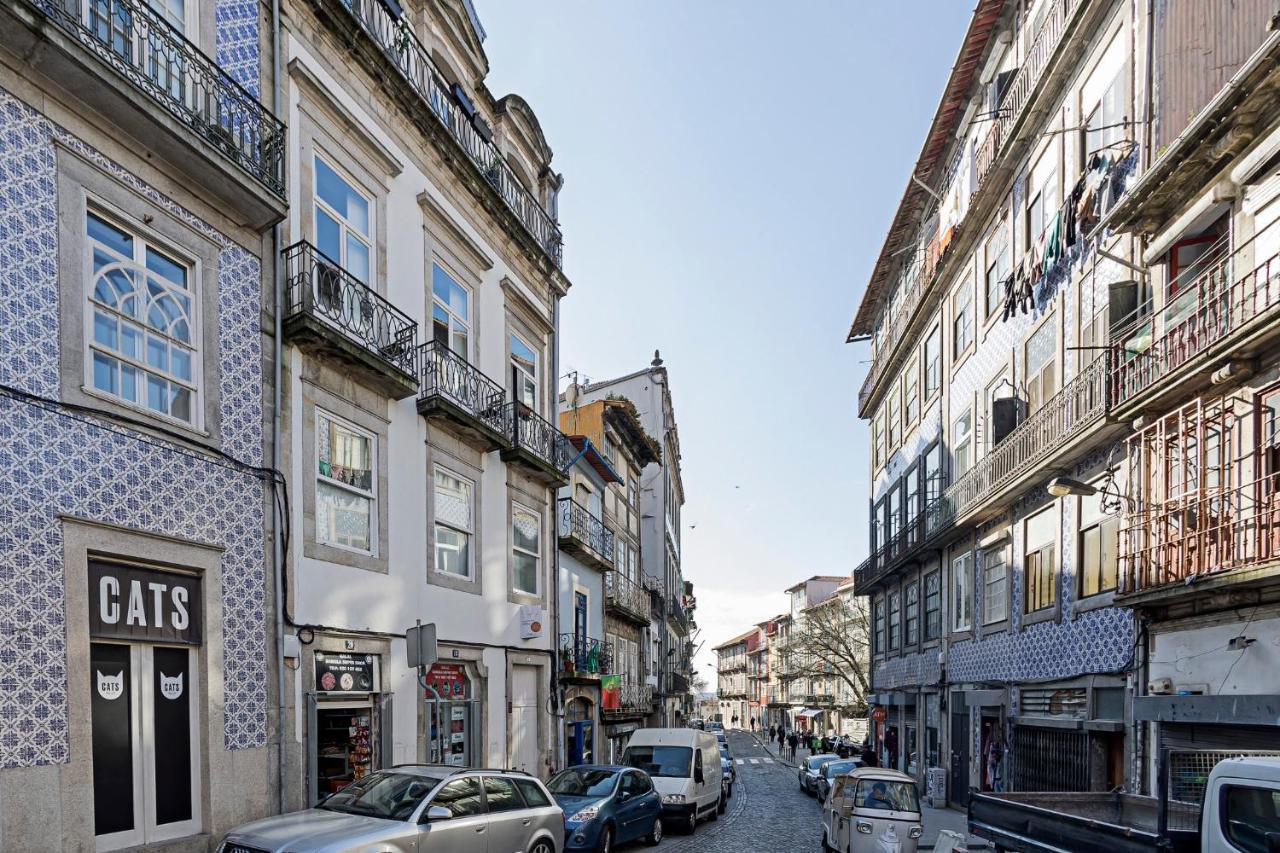 Lovelystay - Cativo Studio Downtown By Metro Station Porto Bagian luar foto