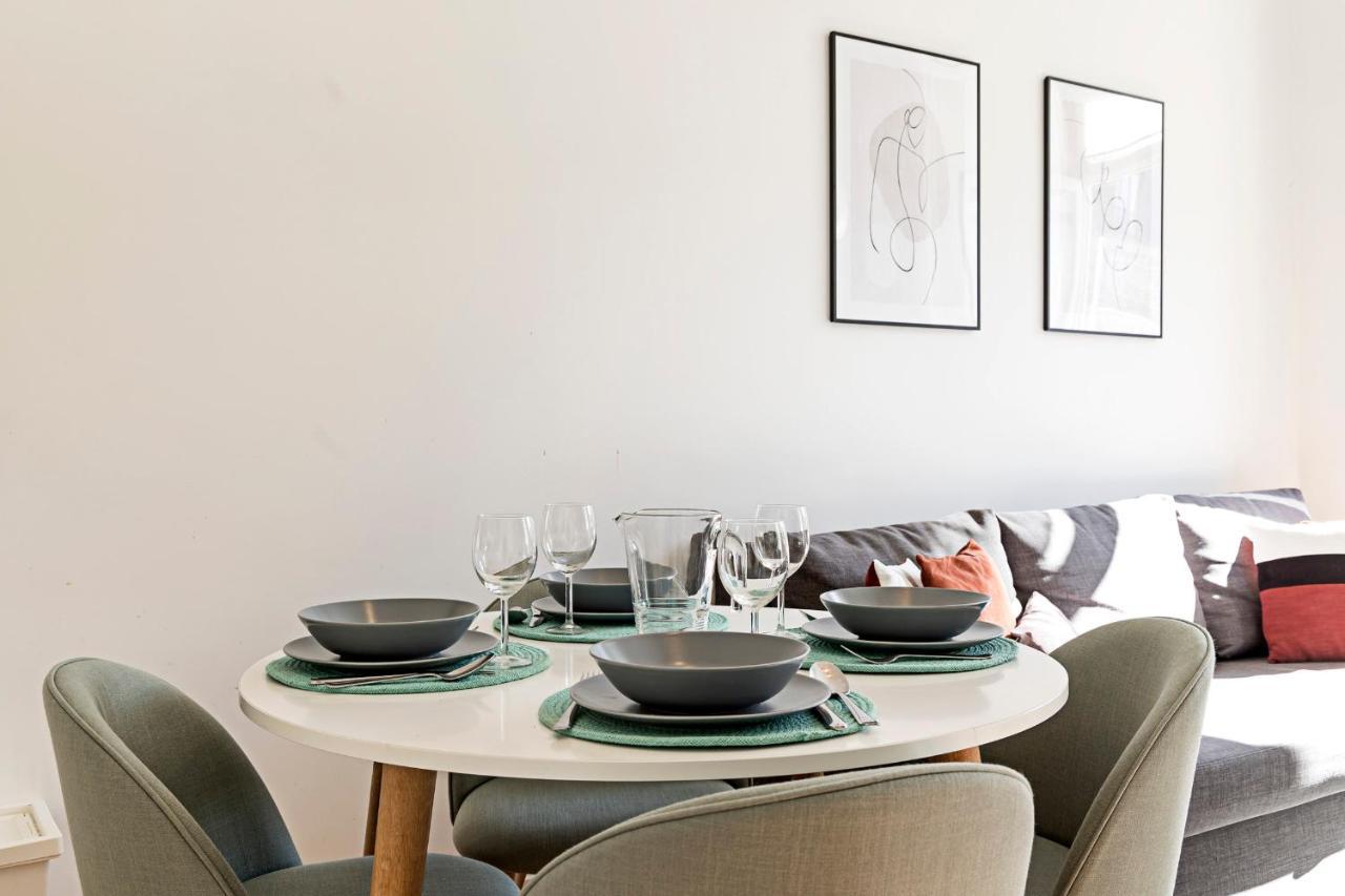Lovelystay - Cativo Studio Downtown By Metro Station Porto Bagian luar foto